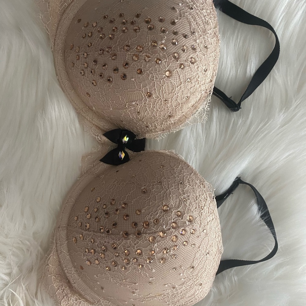 Lot of VS bras all size 34D